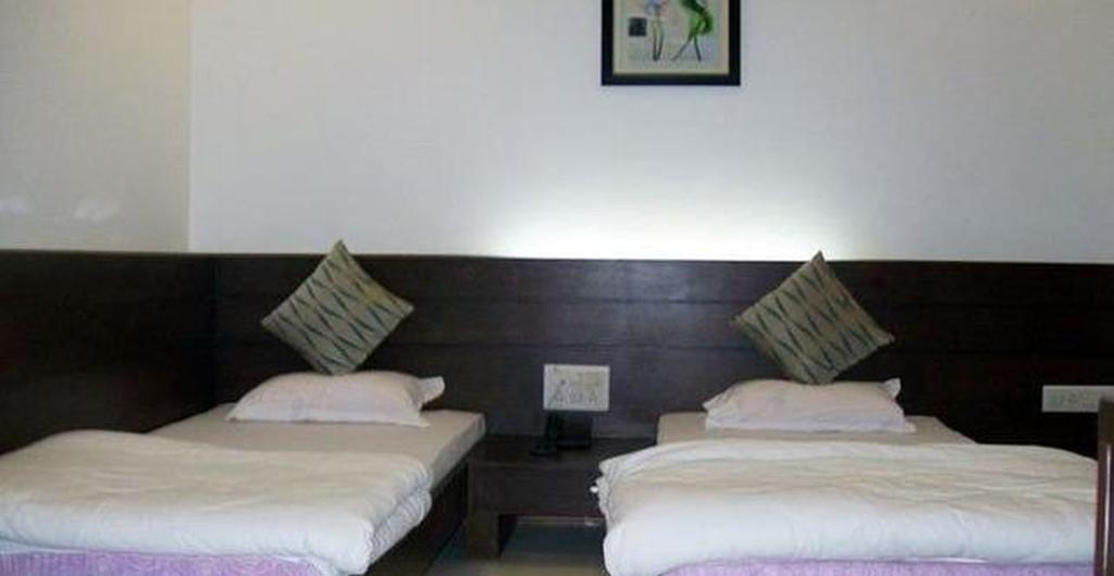 Hotel Palm View Residency Vadodara Exterior foto