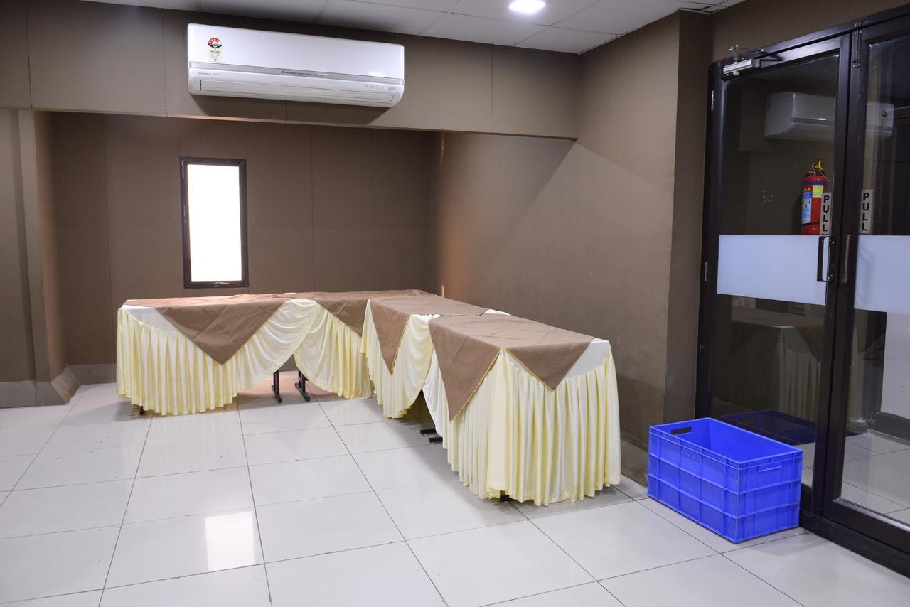 Hotel Palm View Residency Vadodara Exterior foto