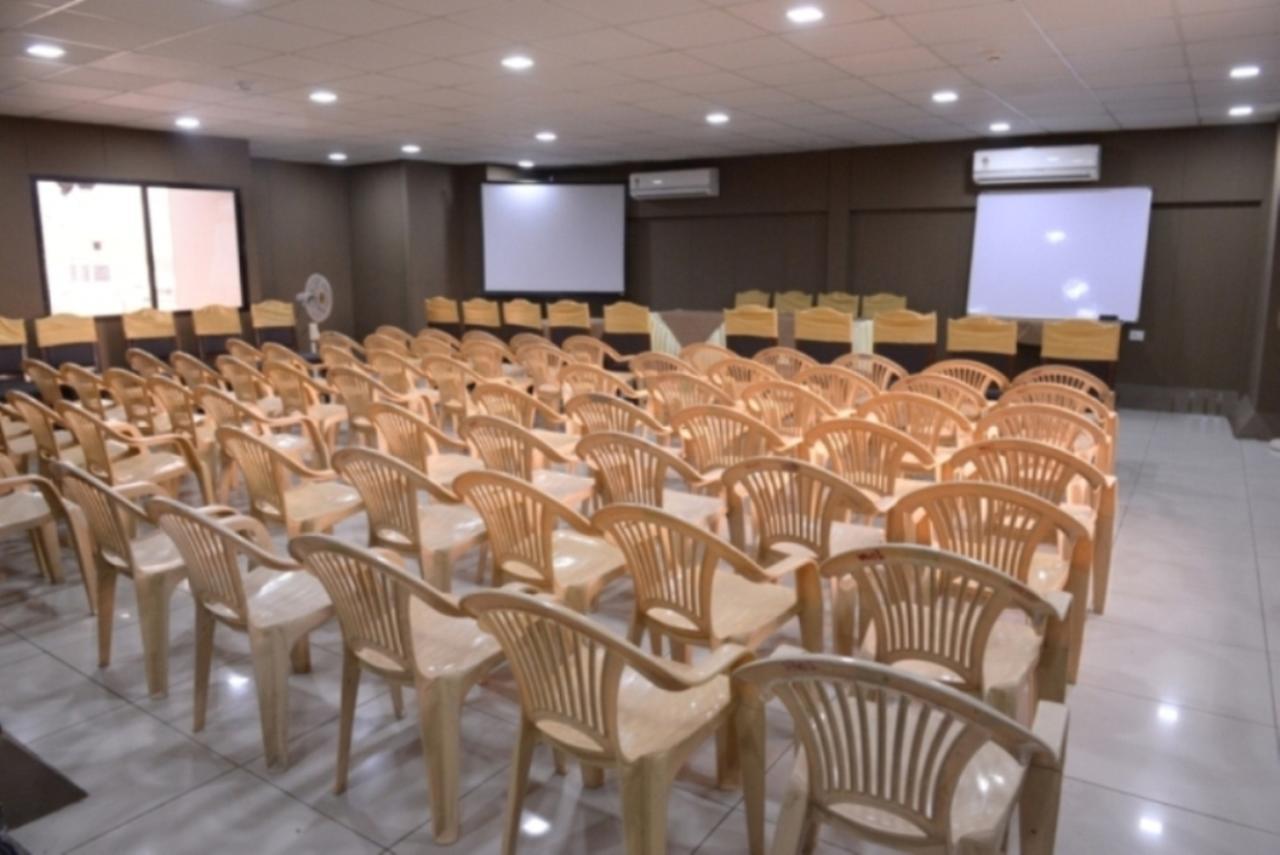 Hotel Palm View Residency Vadodara Exterior foto